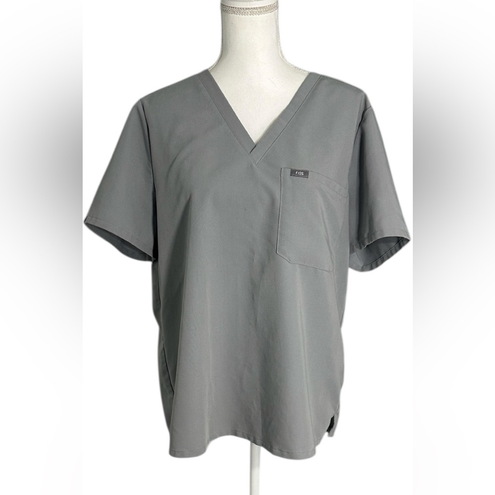 FIGS Technical Collection Scrub Top XL Gray – Men’s Medical Uniform.